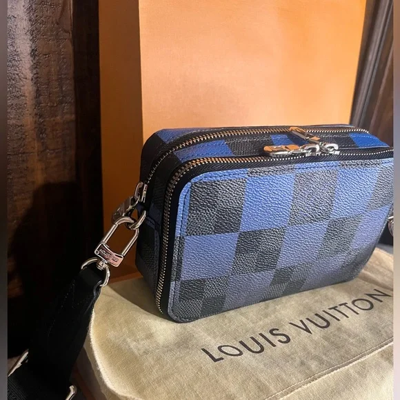 ‼️SOLD‼️Limited Edition Alpha Graphite UNISEX Bumbag💙🖤💙 - Picture 3 of 16